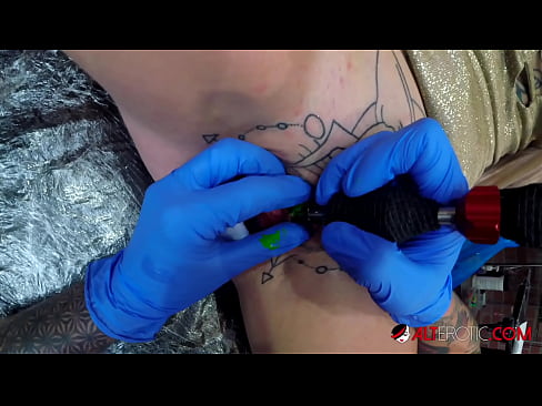 ❤️ Extreem getatoeëerde hottie Sully Savage kreeg een tatoeage op haar clitoris ❤❌ Anal porno at nl.yespornpics.ru